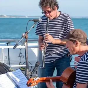 Le groupe Les 3 matelots joue dans une croisère